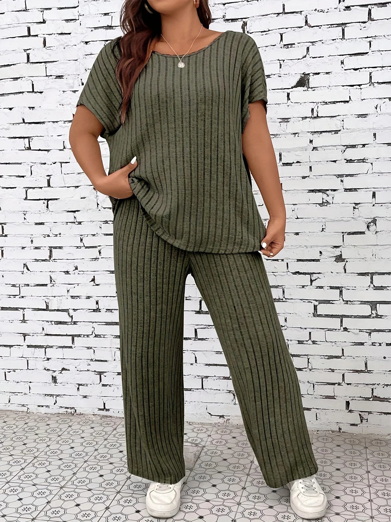 Plus Size Women’s Casual Two-Piece Outfit Striped Top and Wide-Leg Pants Set Comfortable For Everyday Wear