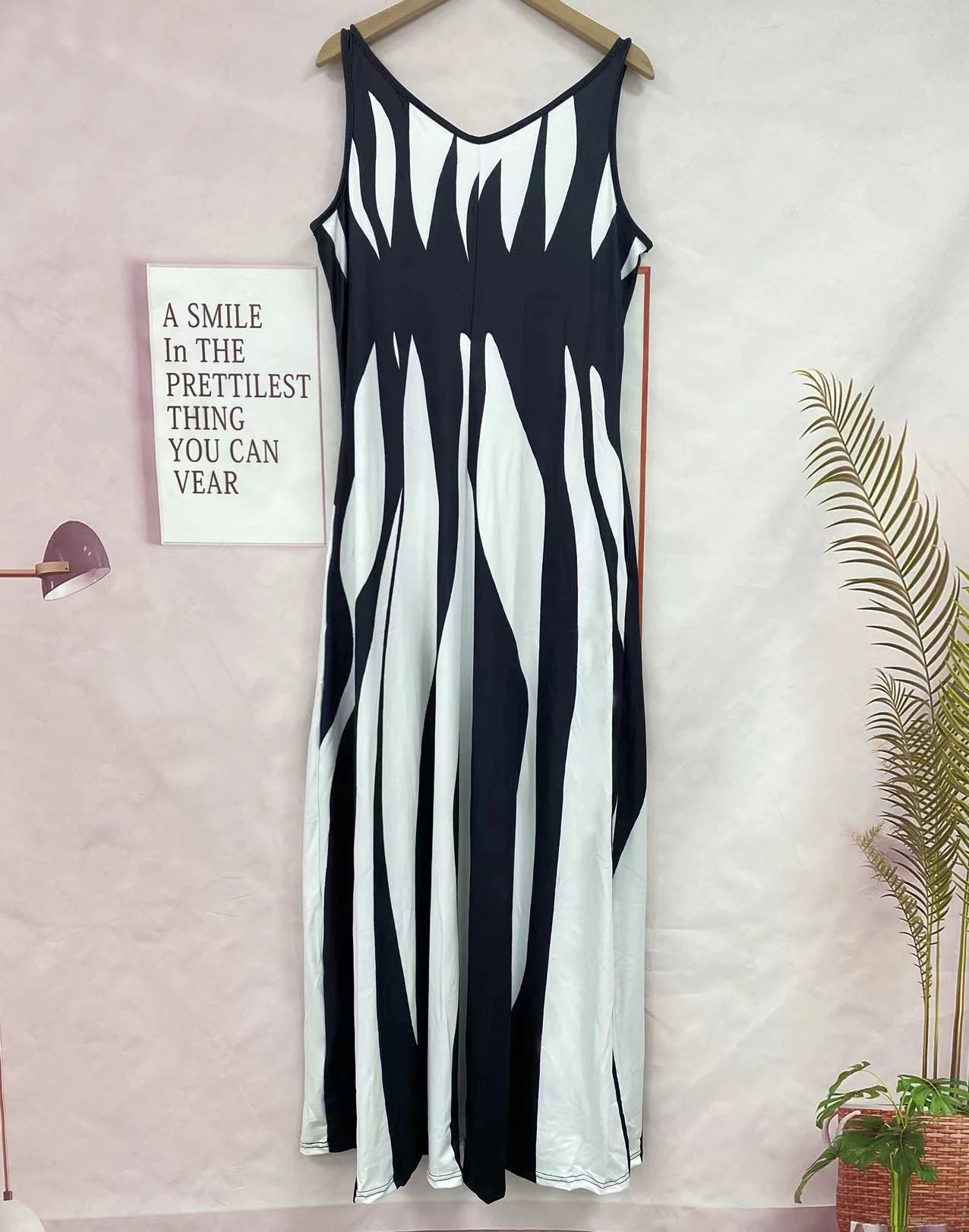 Woman's printed spring/summer new V-neck long dress. S-XXL