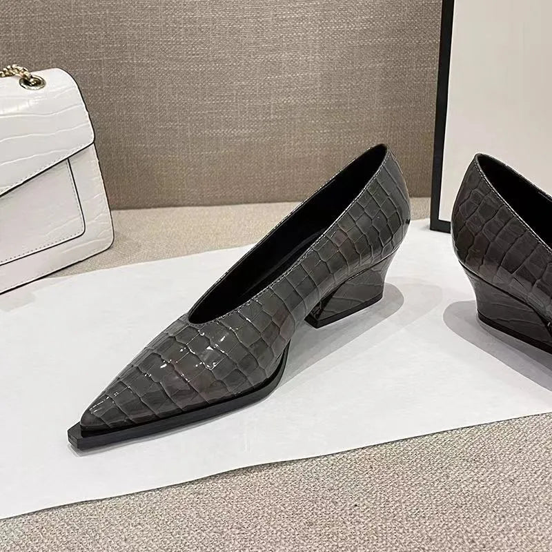Slope Heel Pointed Toe V Mouth Women's Shoes 4cm Women's Retro Shoes