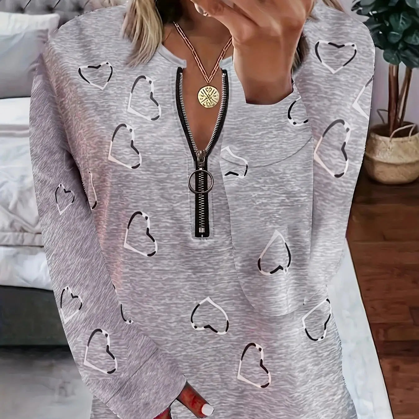 Plus Size eyelet heart-shaped printed zipper long-sleeved top autumn and winter women's casual shirt with light stretch