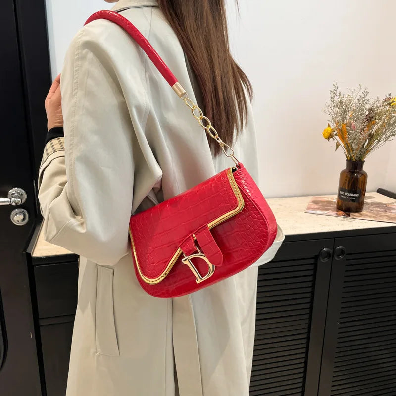 2025 new fashion women solid party chain Strap casual mini classic handbag.