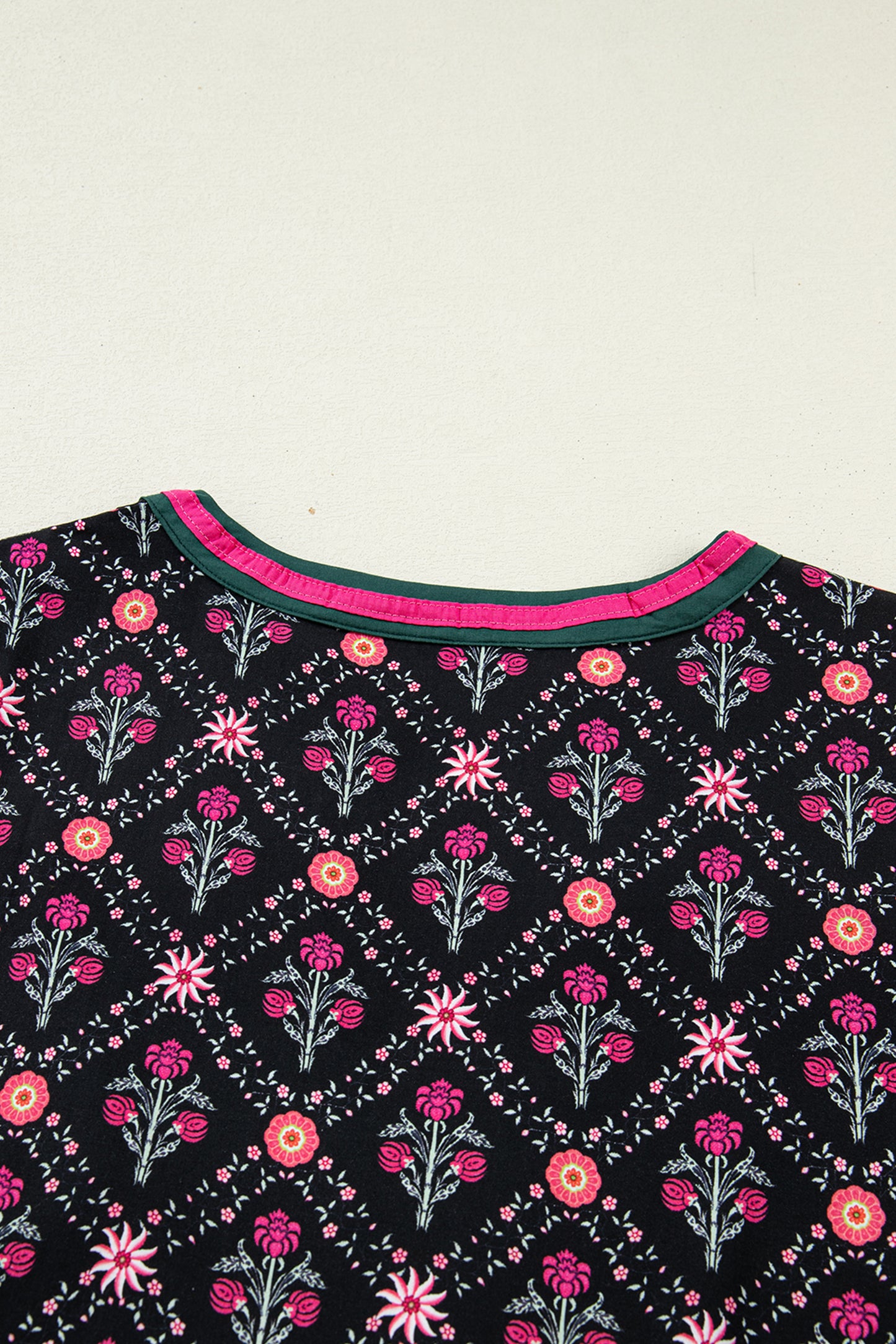 Vintage Floral Contrast V-Neck Bracelet Sleeve Blouse | Black | S–XL
