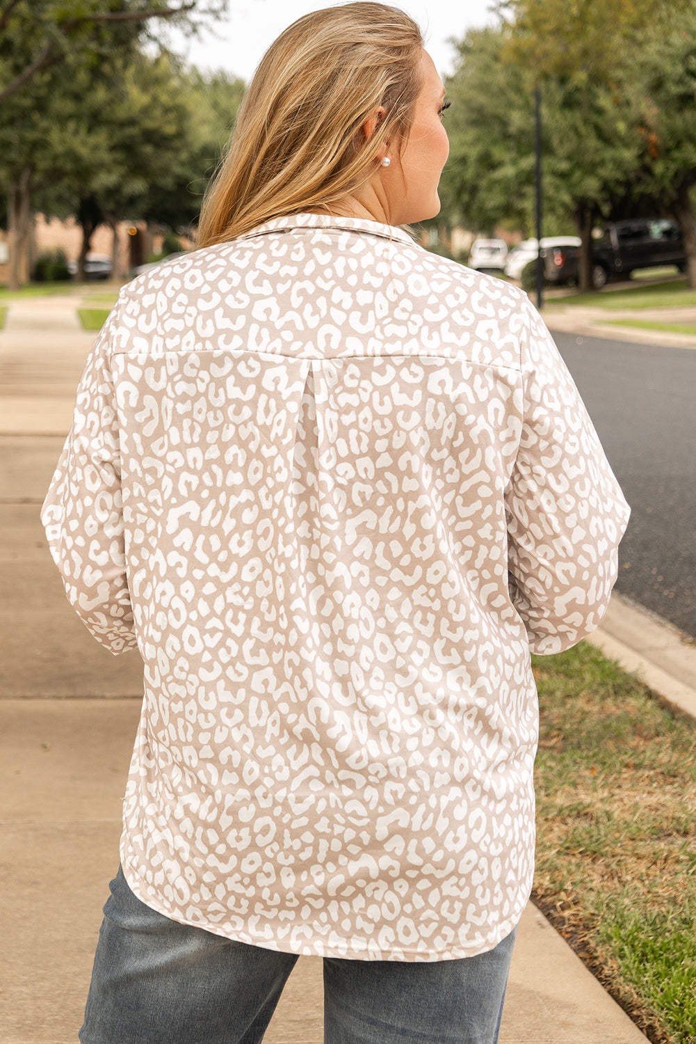 Leopard Print Tab Sleeve V-Neck Top | Plus Size | Light Taupe | 1X–4X