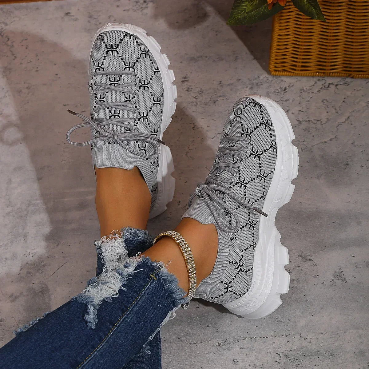 Women's Mesh Knitting Flat Shoes Lace-up Round Toe Breathable Sneakers Women Autumn Soft Sole Footwear Woman Wedge Sport Shoes