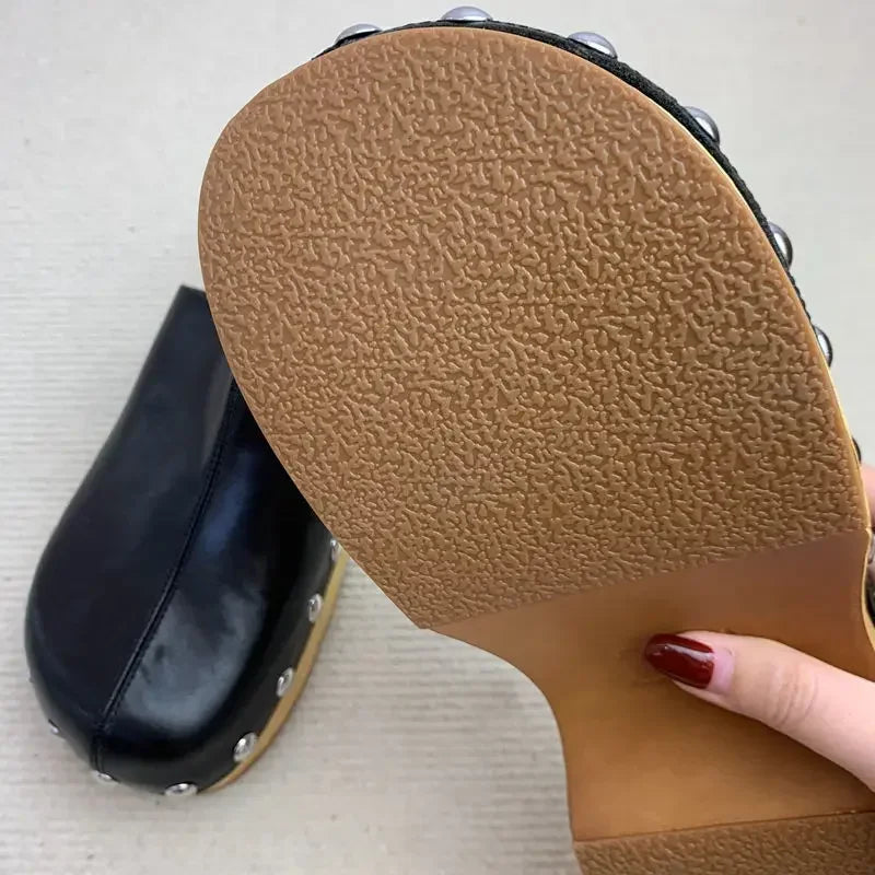 Women Clogs Metal Rivets Decoration Platform Sandals Outdoor Thick Sole Casual Clog