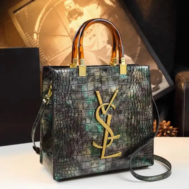 2025 New Arrival All-match Crocodile Pattern Atmospheric Middle-aged Women's Large Capacity Tote Bag .