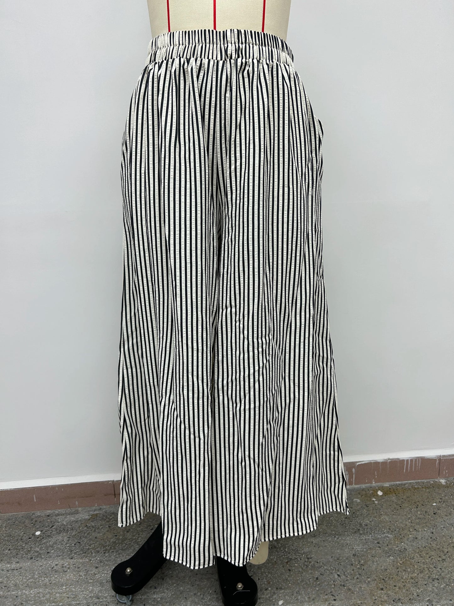 Plus size European style spring and summer striped pocket elasticated waist wide-leg trousers.  1X-5X