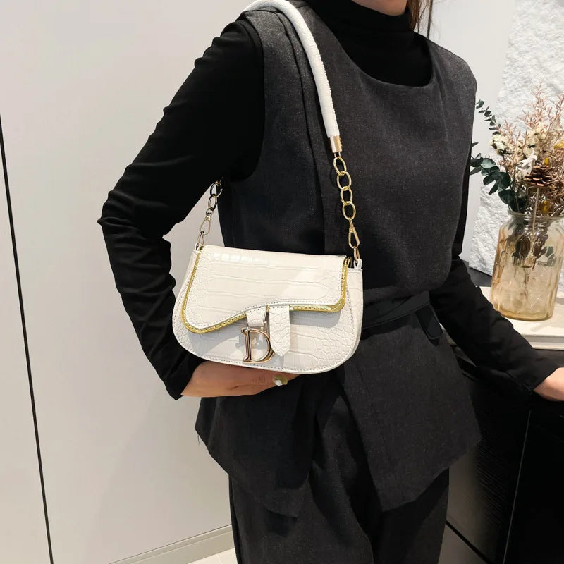 2025 new fashion women solid party chain Strap casual mini classic handbag.