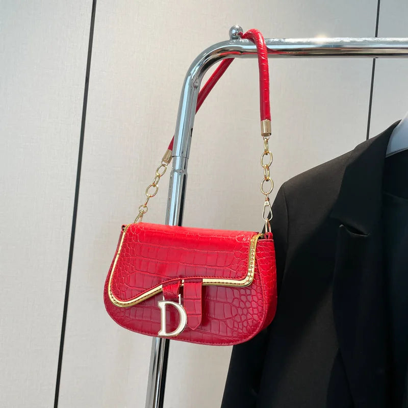 2025 new fashion women solid party chain Strap casual mini classic handbag.