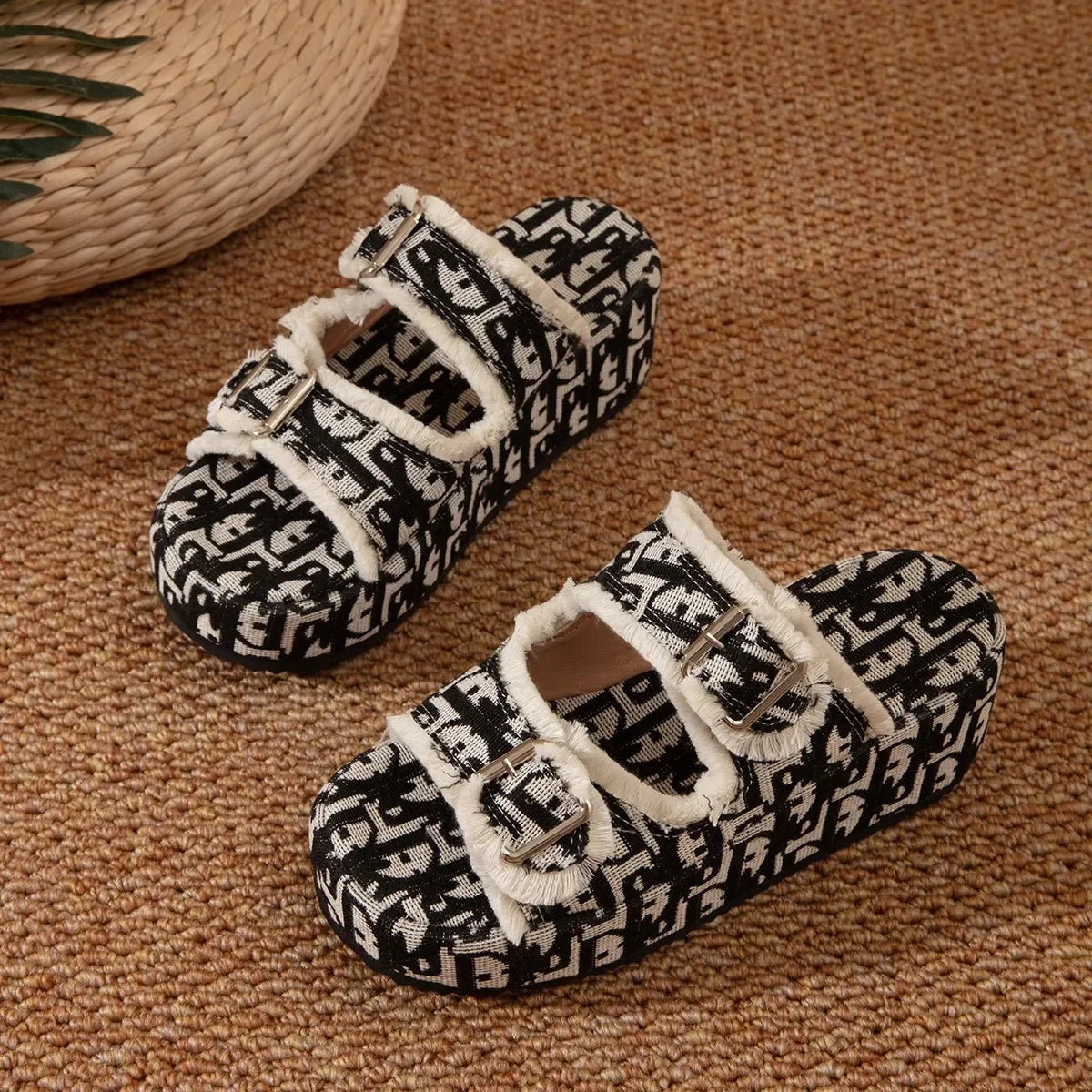 Women Platform Slides Luxury Designer Indoor /Outdoor Ladies Shoe .