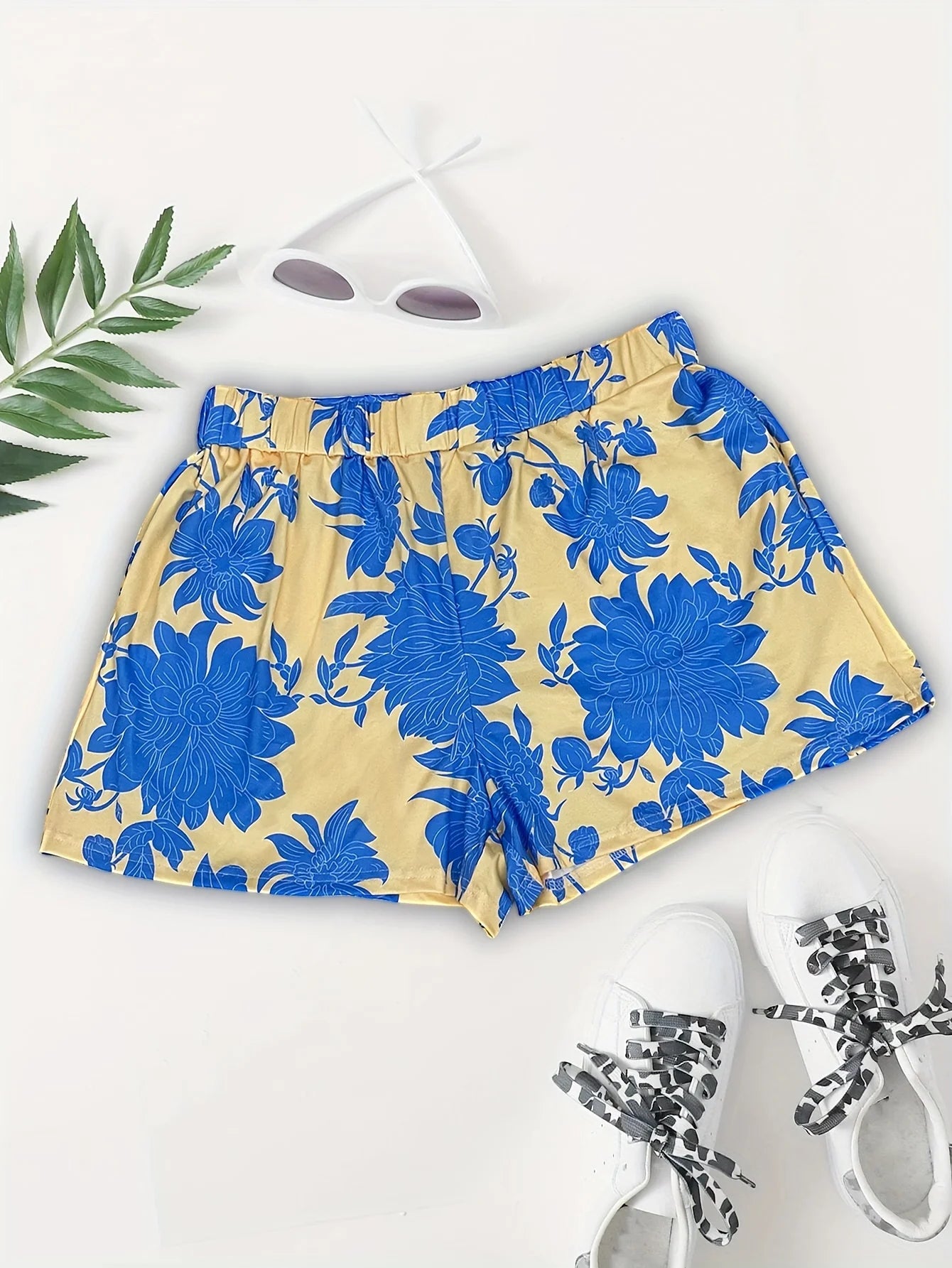 Women's Plus Size Casual Sleeveless V-Neck Top and Floral Print Shorts Two-Piece Set for Summer Comfortable Style