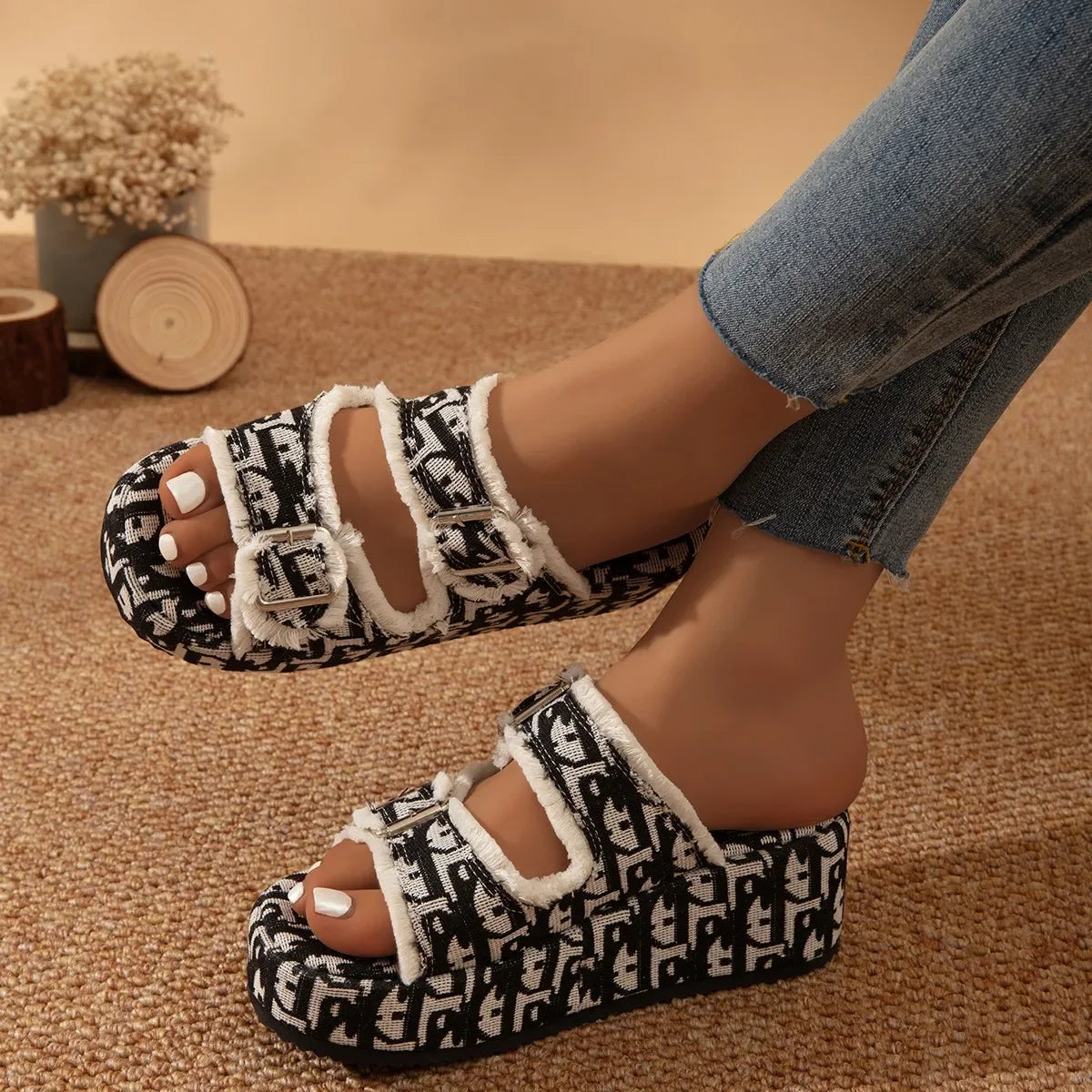 Women Platform Slides Luxury Designer Indoor /Outdoor Ladies Shoe .