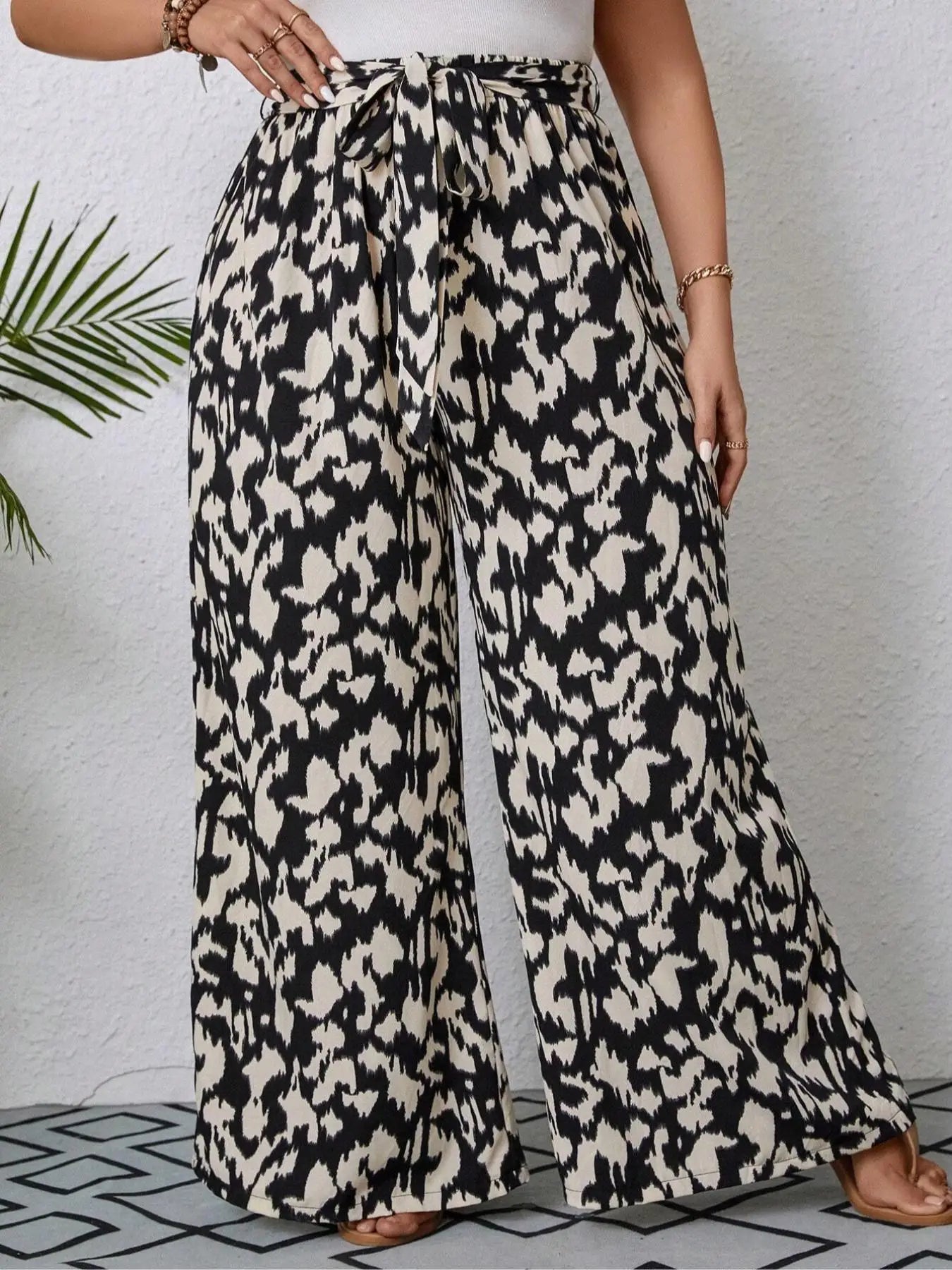 Plus Size 1XL-5XL Women's Casual Fashion New Printed Wide Leg Elastic Waist Pants.