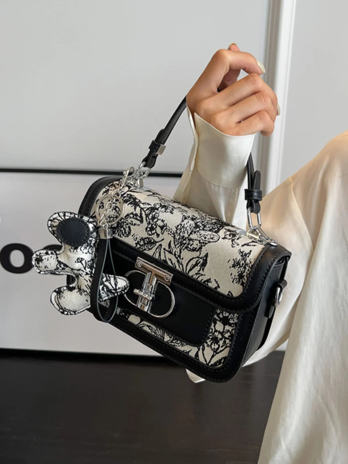 Popular Square Cross-body Bag For Women Luxury Designer Brand Flower Handbag / Tote Bag