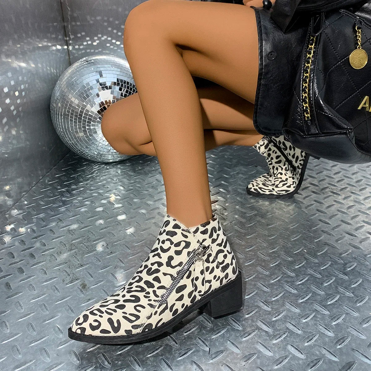 Leopard Print Short Boots Pointed British Style Zipper Non Slip Fashion Ankle Boot.