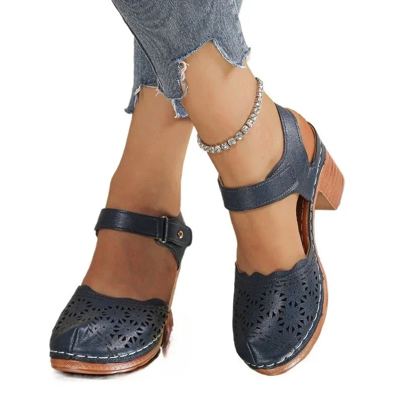 2025 New Ladies Shoes Closed Toe Women's Sandals Fashion Hollow Out Summer Retro Casual Best Seller Comfort Sandals.