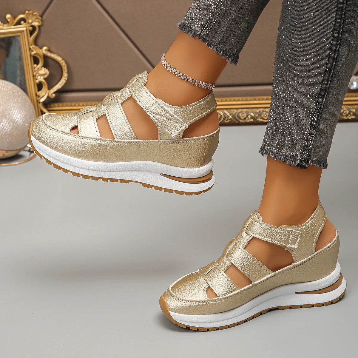 Women's Comfortable 2025 Hot Sale Closed Toe Rome Casual Sandals Women Hollow Platform Wedges .