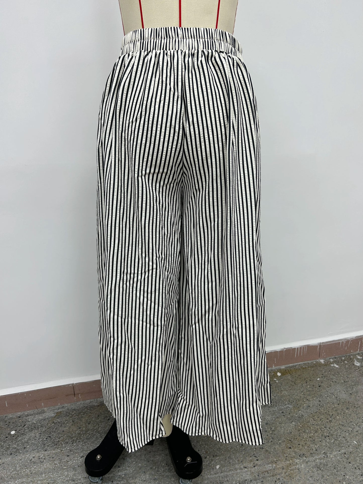 Plus size European style spring and summer striped pocket elasticated waist wide-leg trousers.  1X-5X