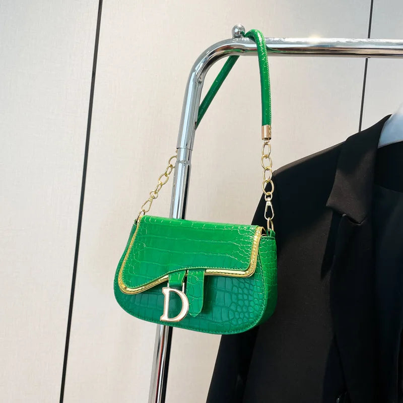 2025 new fashion women solid party chain Strap casual mini classic handbag.