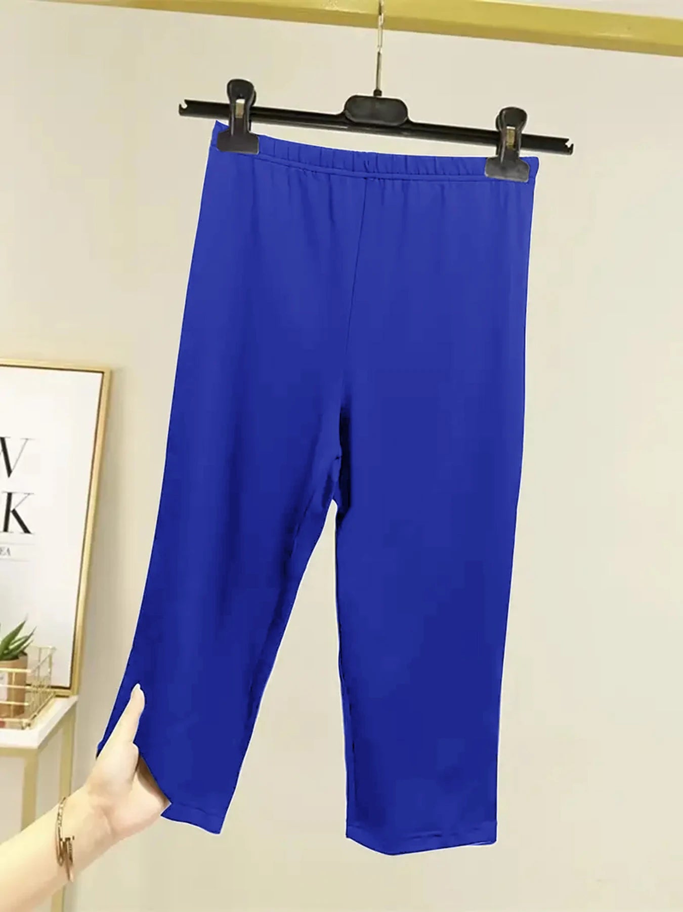 Plus size women's cropped leggings, tight ,sporty fit comfortable medium stretch