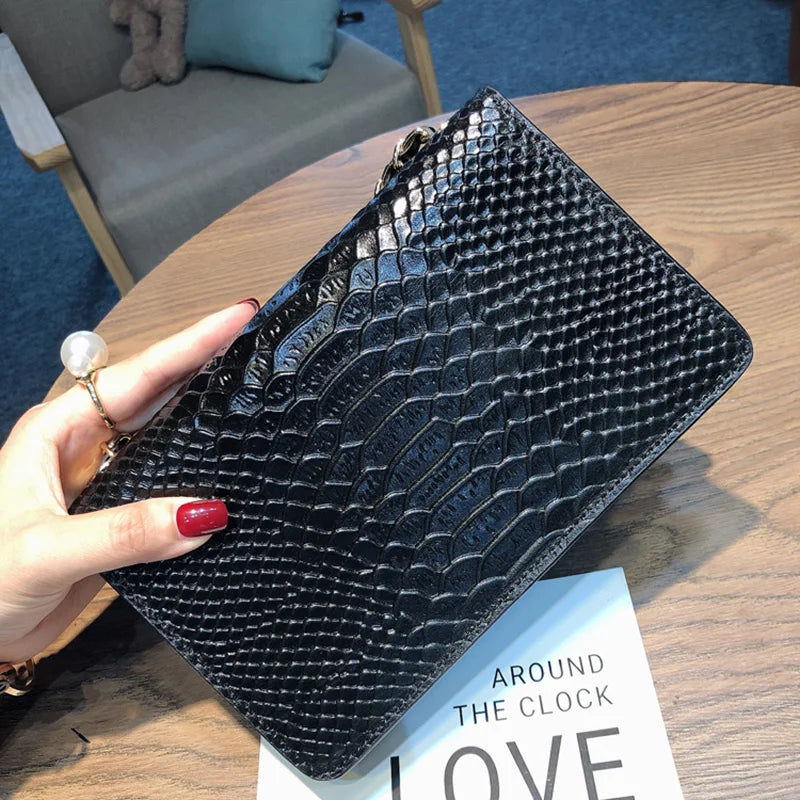 New Snake Pattern Small Luxury Genuine Cowhide Leather Handbag/ Purse.