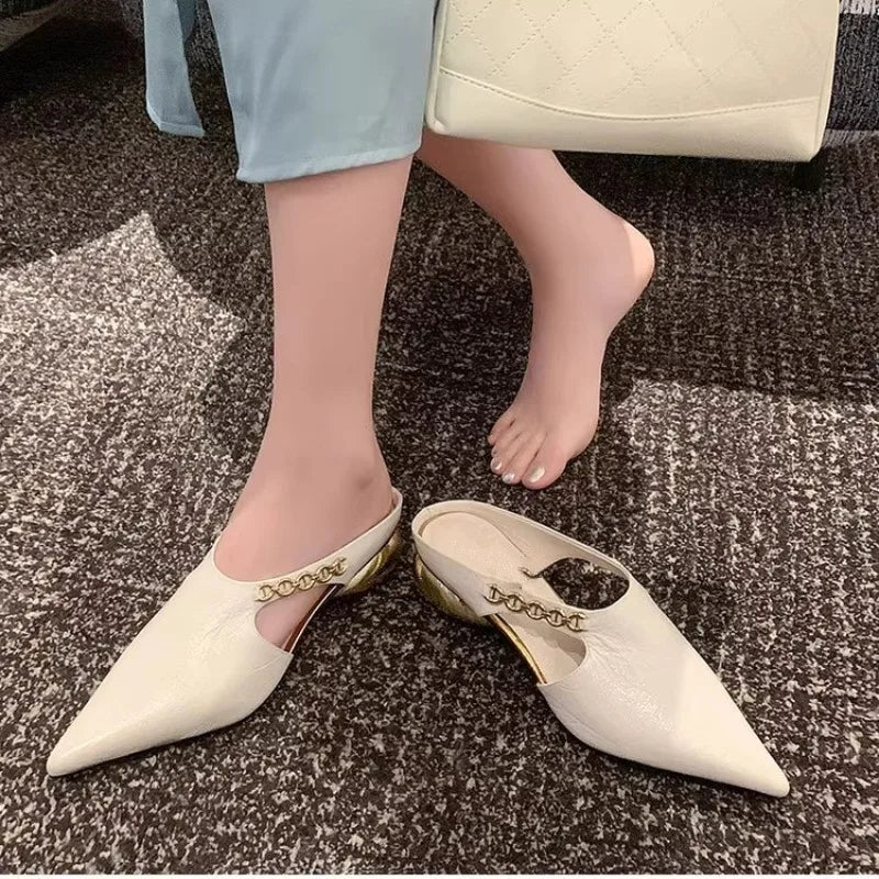 Retro Pointed Toe Metal Chain Women's Outward Wear Fashion Baotou Shallow Mouth Simple Low-heeled Shoes