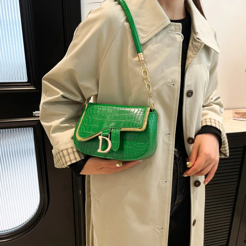 2025 new fashion women solid party chain Strap casual mini classic handbag.