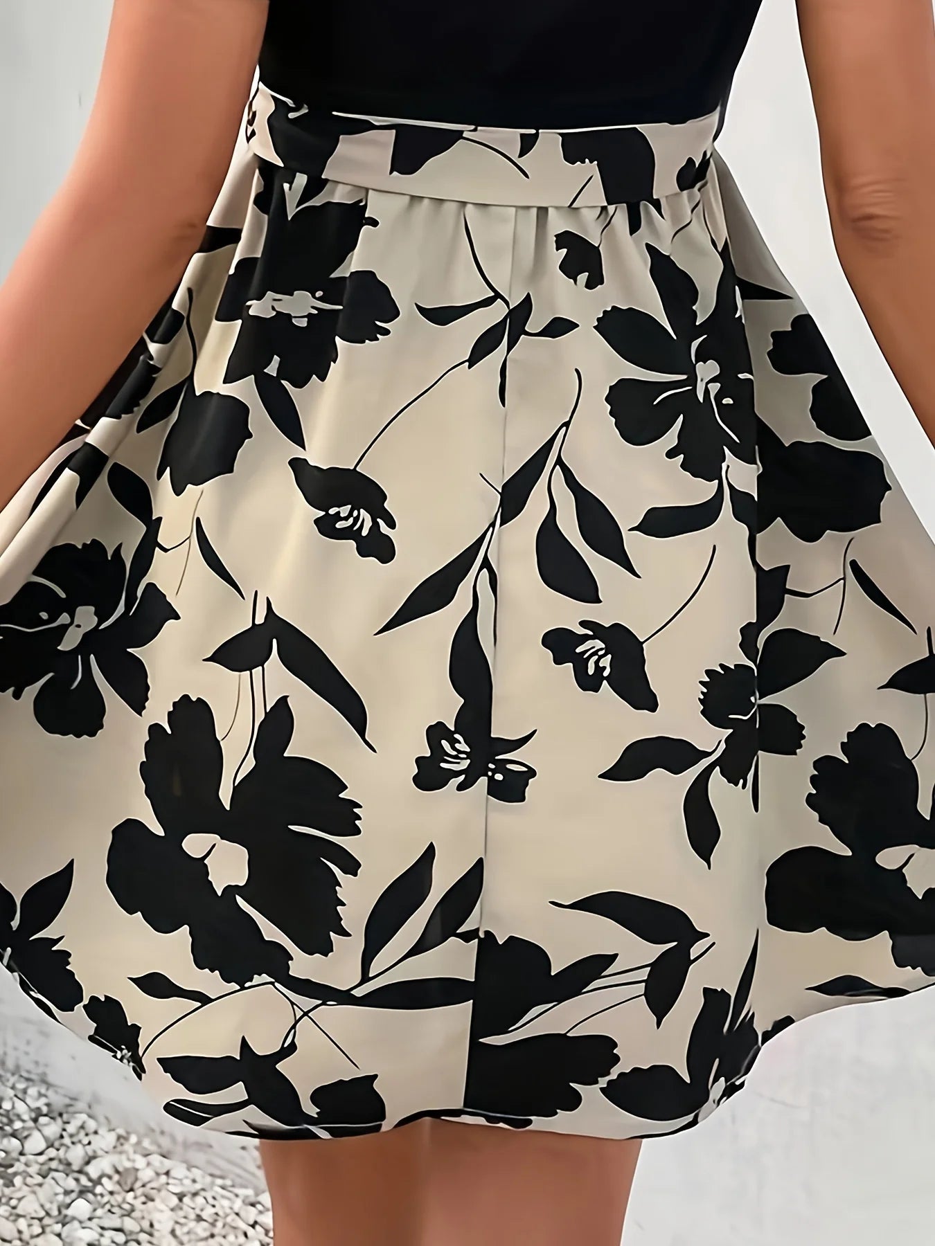 Spring/Summer European New Women's Casual Printed Belt Skirt.  S-2x