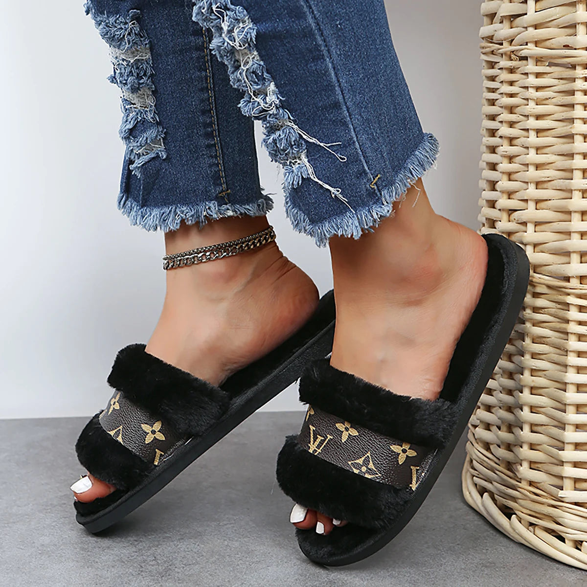 2025 Women's Sandals Flat Heel fur Ladies Summer Flip Flops
