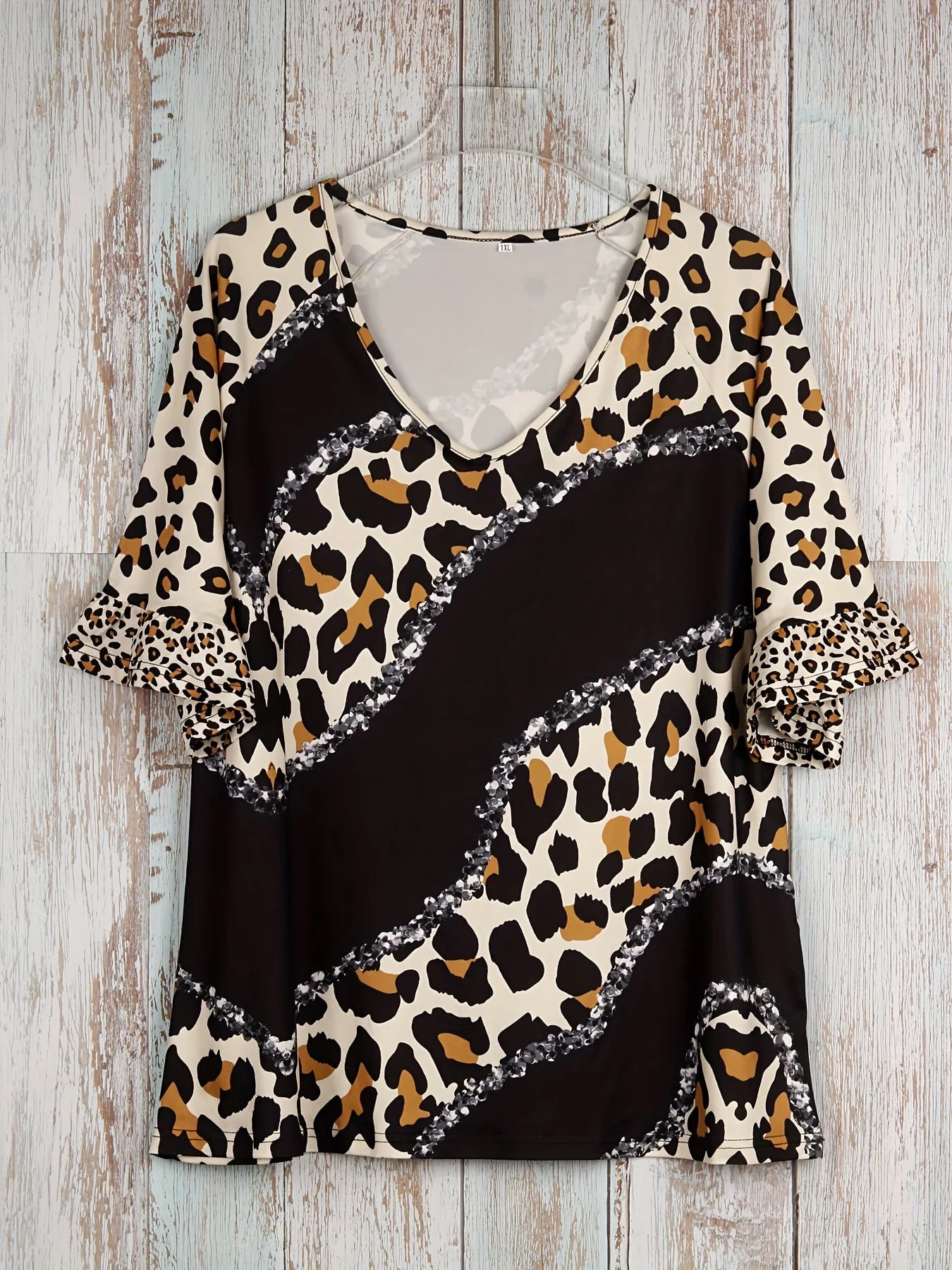 Plus size women's casual fashion V-neck short-sleeved shirt plus size women's