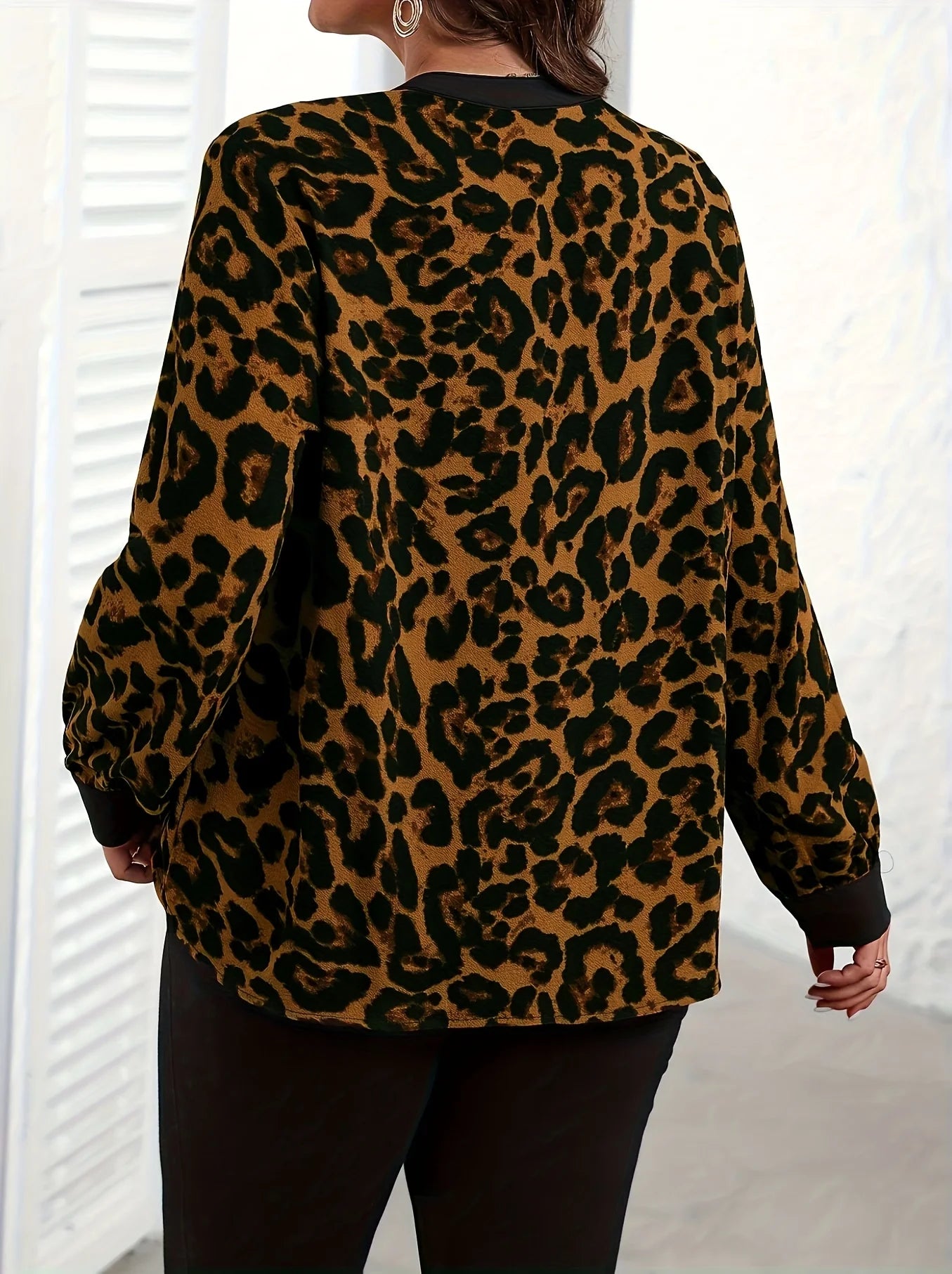 Women's plus size top spring chic and elegant Fashionable top .