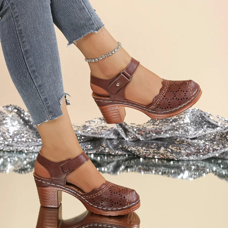2025 New Ladies Shoes Closed Toe Women's Sandals Fashion Hollow Out Summer Retro Casual Best Seller Comfort Sandals.
