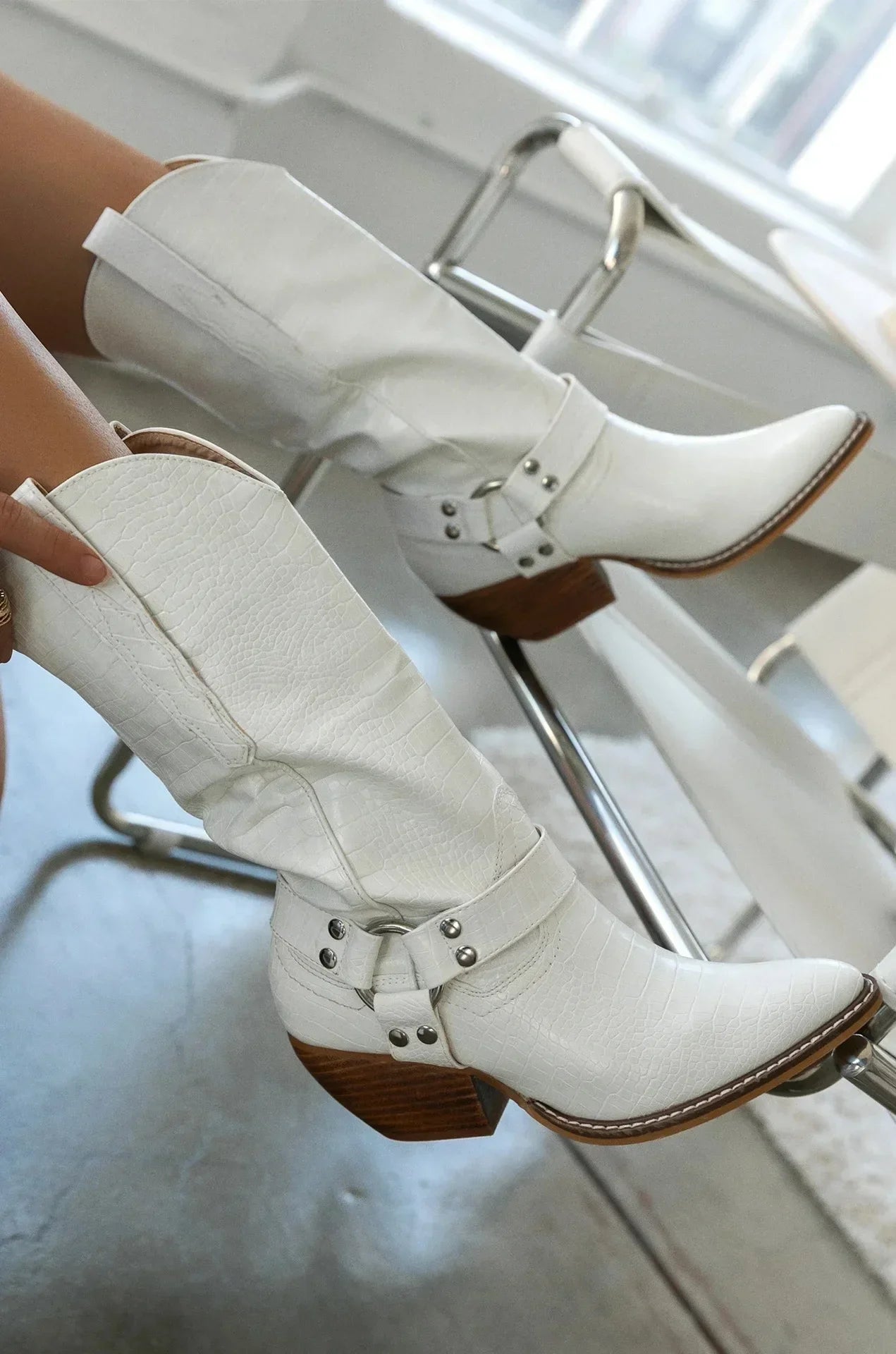 New 2025 Women's Western Cowboy Boots Flock Cow Print Chunky Heel Point Toe Western Boot .   Botas Femininas