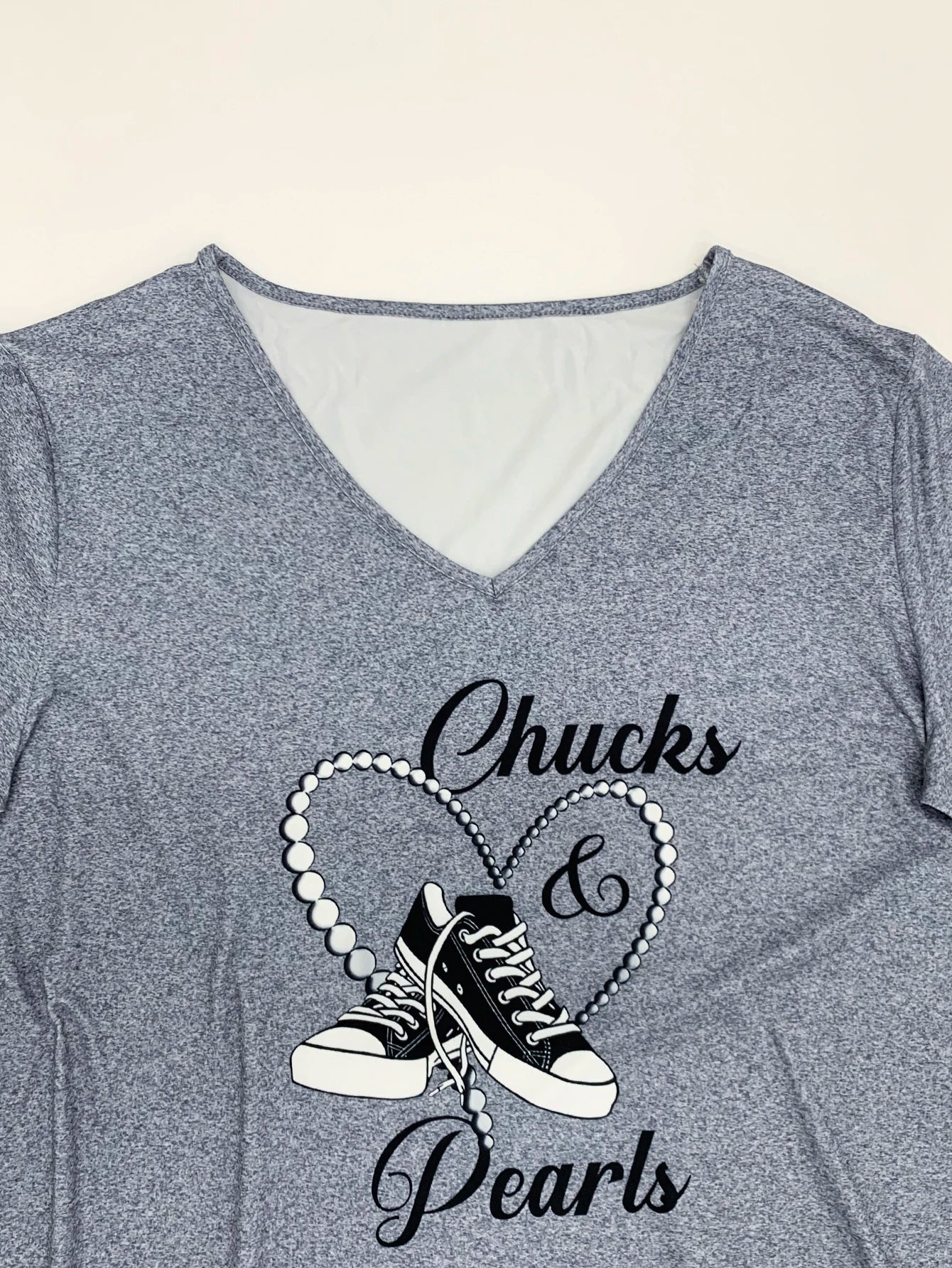Plus size women's V-neck elegant casual style suitable for all seasons