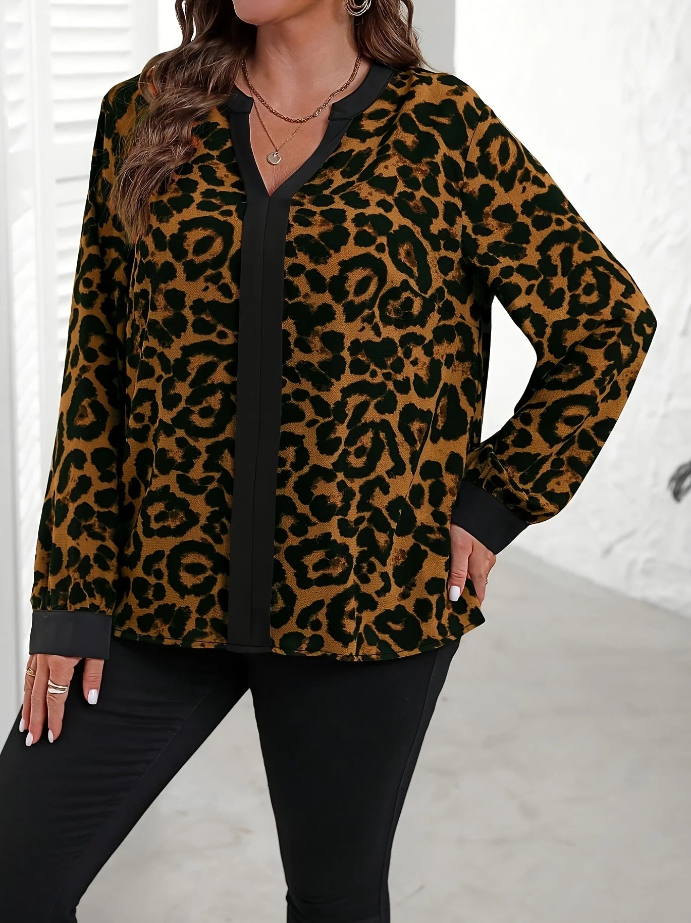 Women's plus size top spring chic and elegant Fashionable top .