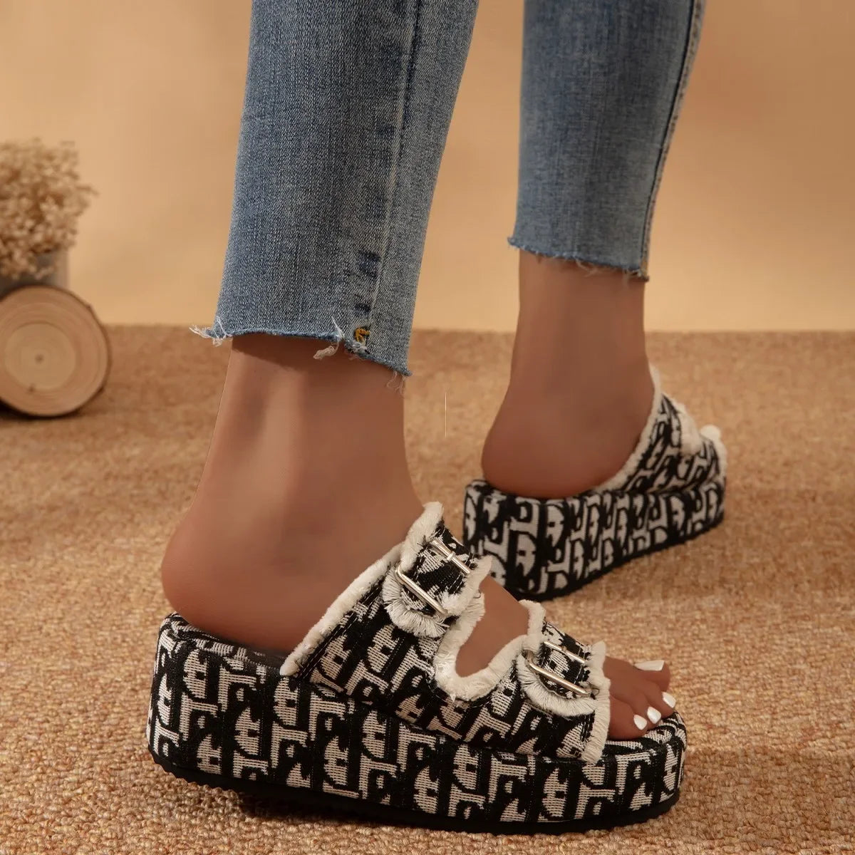 Women Platform Slides Luxury Designer Indoor /Outdoor Ladies Shoe .