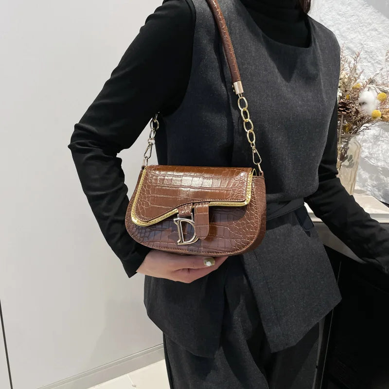 2025 new fashion women solid party chain Strap casual mini classic handbag.