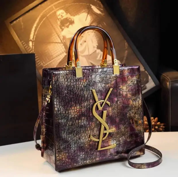 2025 New Arrival All-match Crocodile Pattern Atmospheric Middle-aged Women's Large Capacity Tote Bag .
