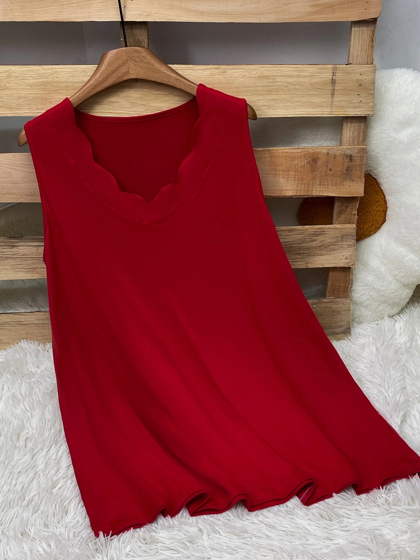 Plus Size Sleeveless Scalloped Hem Tunic Top for Women Casual Loose Fit Summer Blouse Lightweight and Breathable