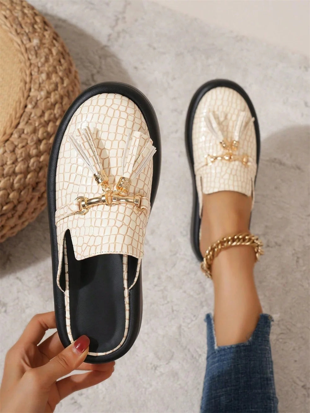 2025 Summer Mules New Fashion Ladies Closed Toe Slip On Comfy Shoe.