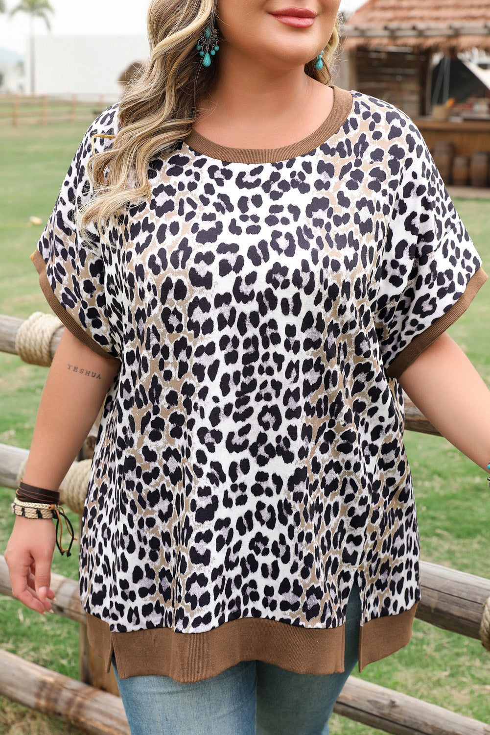 Leopard Contrast Trim Short Sleeve Loose Top – Plus Size Khaki 1X–4X