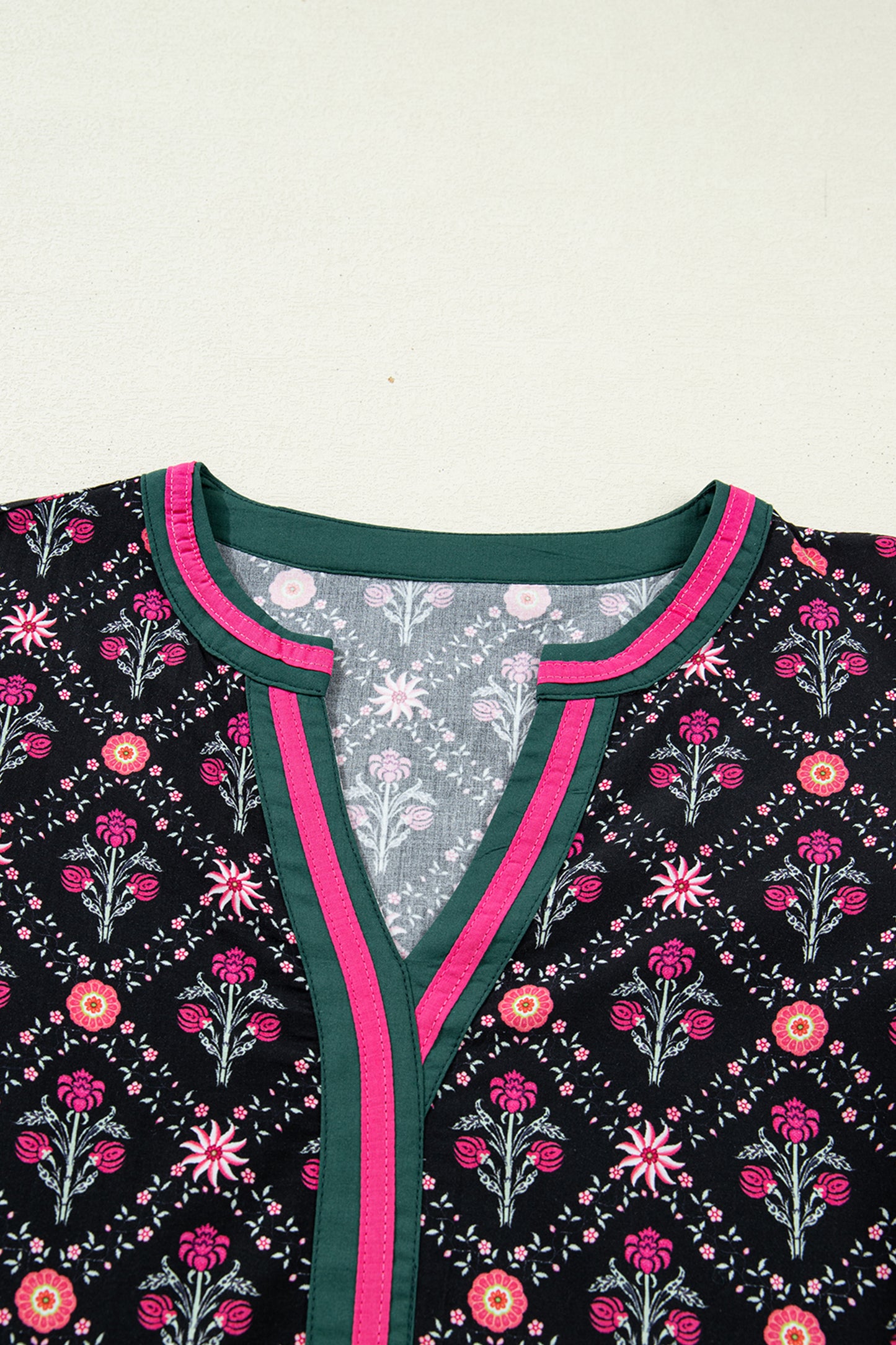 Vintage Floral Contrast V-Neck Bracelet Sleeve Blouse | Black | S–XL